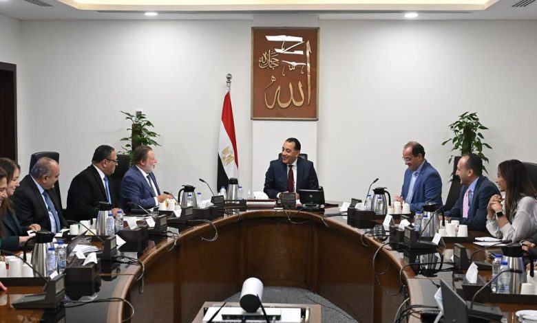 بحضور محافظ البنك المركزي.. رئيس الوزراء يعقد اجتماعا هاما لمتابعة جهود خفض الدين العام بحضور محافظ البنك المركزي.. رئيس الوزراء يعقد اجتماعا هاما لمتابعة جهود خفض الدين العام