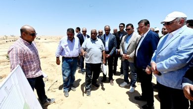 وزيرا الإسكان والزراعة يتفقدان محطة لتحلية مياه البحر بالعلمين الجديدة