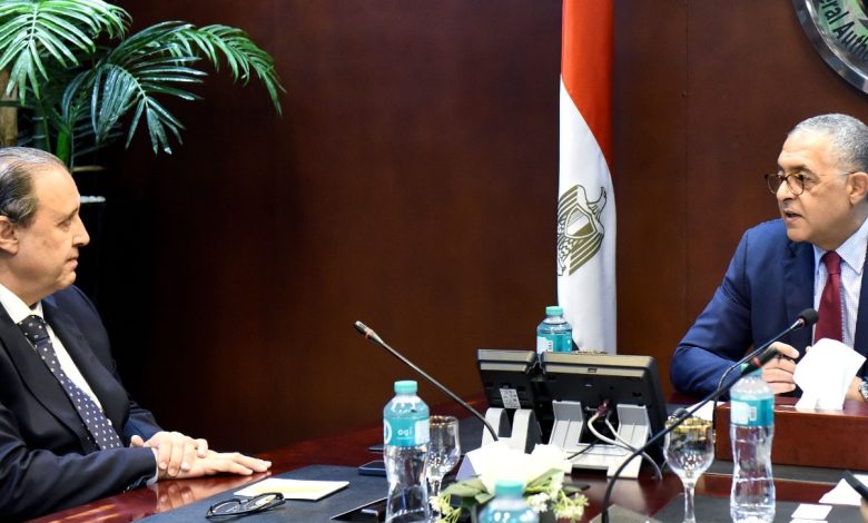 كريستال مارتن العالمية تدشن مصنعًا للملابس الجاهزة في مصر على مساجة 1.5 مليون متر مربع كريستال مارتن العالمية تدشن مصنعًا للملابس الجاهزة في مصر على مساجة 1.5 مليون متر مربع