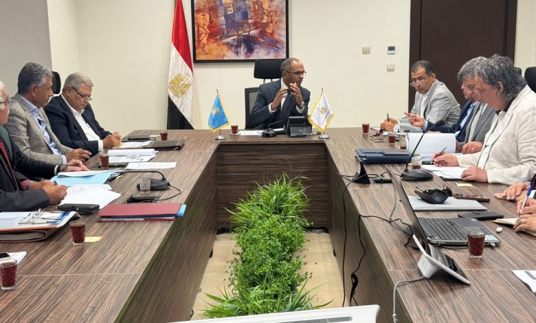 نائب وزير الإسكان يتابع مشروعات مياه الشرب والصرف ويؤكد: إزالة المعوقات وتسريع وتيرة التنفيذ نائب وزير الإسكان يتابع مشروعات مياه الشرب والصرف ويؤكد: إزالة المعوقات وتسريع وتيرة التنفيذ