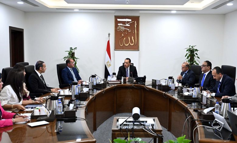 مدبولي يبحث مع رئيسي الرقابة المالية والبورصة سبل تطوير سوق رأس المال المصري