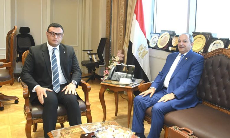 وزير الإسكان يبحث مع محافظ بورسعيد مشروعات الصرف الصحي والإسكان والتطوير العمراني