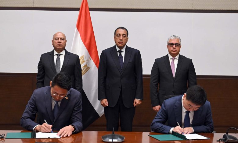 بقيمة مليار دولار.. رئيس الوزراء يشهد توقيع عقد إنشاء مصنع مجموعة سايلون الصينية للإطارات بـ “اقتصادية قناة السويس”