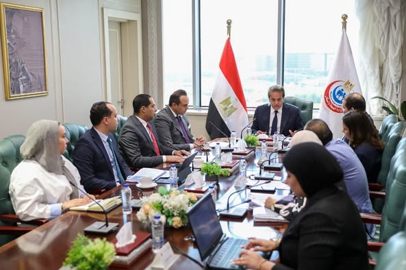 وزير الصحة يتابع مع هيئتي «التأمين الصحي الشامل والرعاية الصحية» مستوى جودة الخدمات المقدمة للمواطنين وزير الصحة يتابع مع هيئتي «التأمين الصحي الشامل والرعاية الصحية» مستوى جودة الخدمات المقدمة للمواطنين