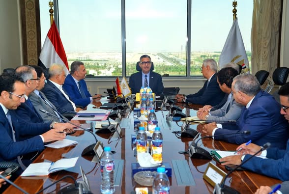 وزير التموين يجتمع مع رئيس مجموعة سامكريت لمتابعة الموقف التنفيذي للمستودع الاستراتيجي بالسويس