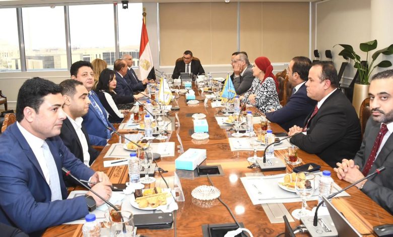وزير الإسكان يبحث مع الجالية المصرية في أمريكا فرص الاستثمار العقاري والوحدات السكنية وزير الإسكان يبحث مع الجالية المصرية في أمريكا فرص الاستثمار العقاري والوحدات السكنية