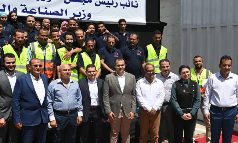 بالصور.. وزير الصناعة يتفقد مصنع “إيجي دينيم للنسيج” بمدينة العاشر من رمضان بالصور.. وزير الصناعة يتفقد مصنع “إيجي دينيم للنسيج” بمدينة العاشر من رمضان