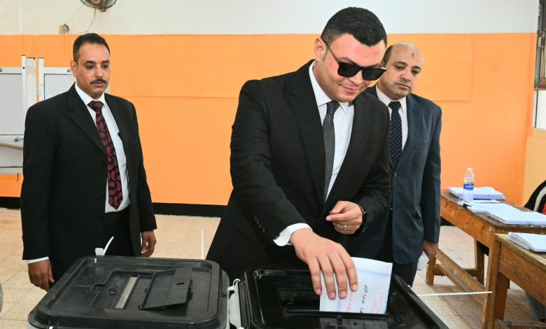 وزير الإسكان يُدلي بصوته في انتخابات مجلس الشيوخ وزير الإسكان يُدلي بصوته في انتخابات مجلس الشيوخ