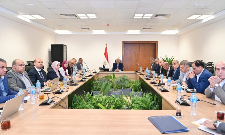 وزير الري يتابع أعمال التطهيرات وإزالة التعديات على نهر النيل للتمكين من إمرار التصرفات المائية المطلوبة