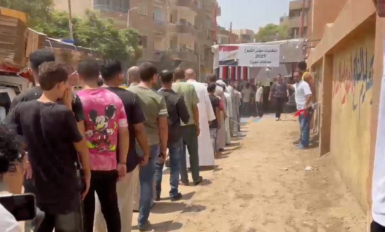 إقبال كثيف من المواطنين في أبو النمرس والمنوات على انتخابات مجلس الشيوخ إقبال كثيف من المواطنين في أبو النمرس والمنوات على انتخابات مجلس الشيوخ