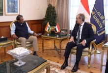 وزير الاتصالات يبحث مع سفير الهند بالقاهرة تعزيز التعاون بين البلدين