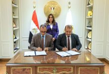 وزيرة التنمية المحلية تشهد توقيع عقد توريد مجزرين متنقلين لذبح الماشية في المناطق النائية والحدودية