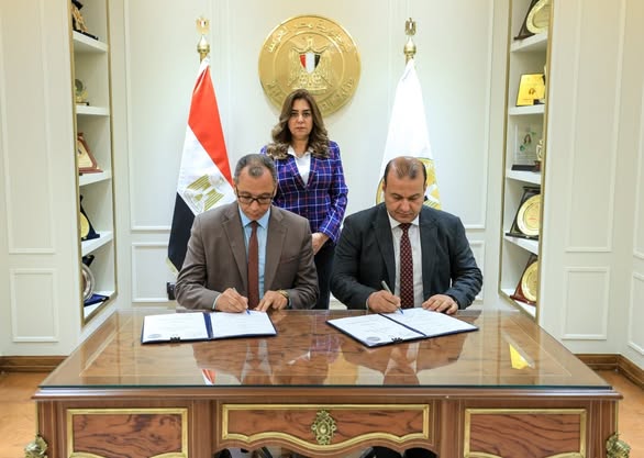 وزيرة التنمية المحلية تشهد توقيع عقد توريد مجزرين متنقلين لتوفير لحوم آمنة بالمناطق النائية والحدودية
