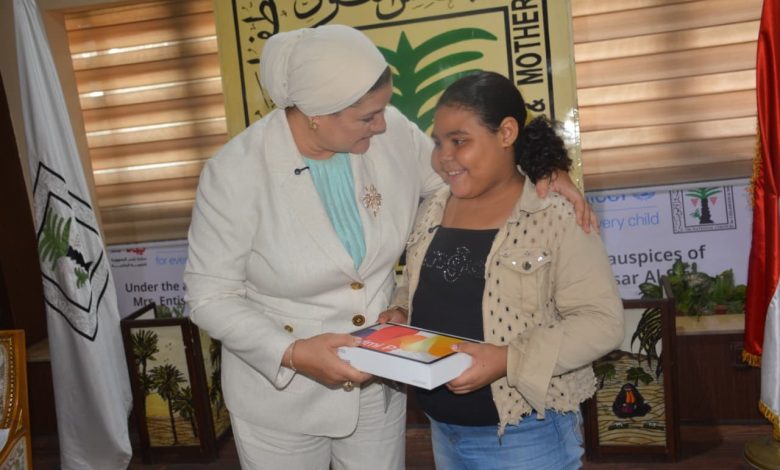 «القومي للطفولة» يكرم الطفلة هايدي وينصبها سفيرة للرحمة