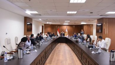 وزير العمل يعقد اجتماعًا مع مُمثلي “شركات توصيل الطلبات”و”توريد مهمات الوقاية”