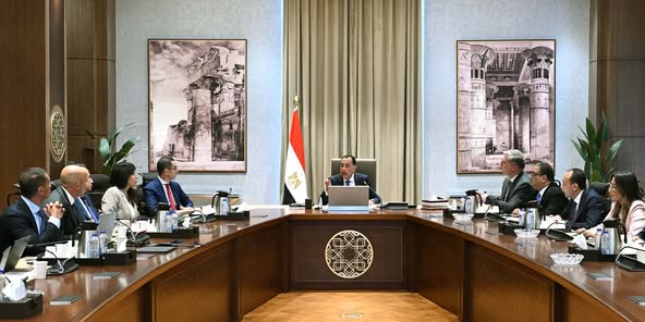 الحكومة تبحث مشروعًا بـ90 مليون يورو لتصنيع الرمال الكاولينية في العين السخنة