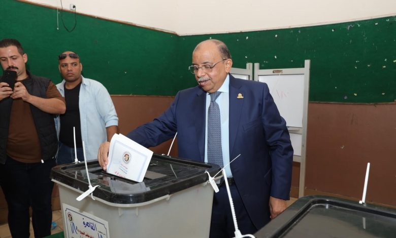 اللواء محمود شعراوي يدلي بصوته في انتخابات الشيوخ.. ويؤكد: المشاركة تؤكد دعم القيادة السياسية ووحدة الصف الوطني اللواء محمود شعراوي يدلي بصوته في انتخابات الشيوخ.. ويؤكد: المشاركة تؤكد دعم القيادة السياسية ووحدة الصف الوطني