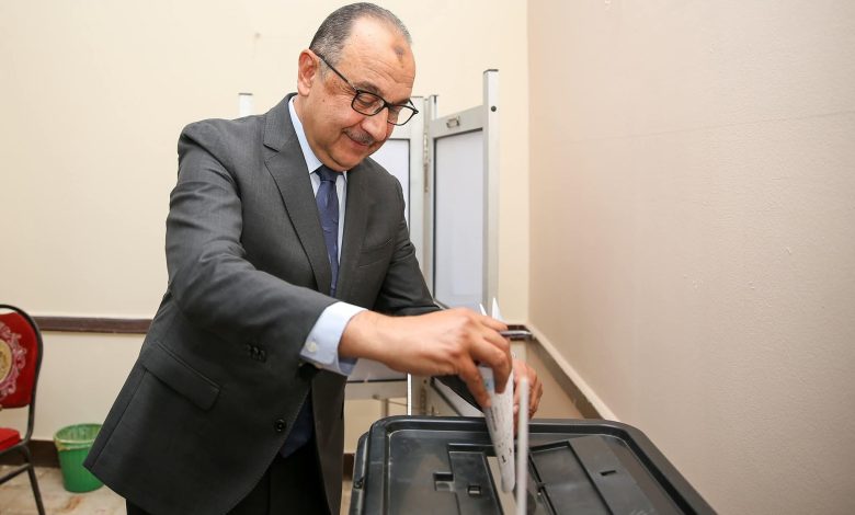 وزير قطاع الأعمال العام يُدلي بصوته في انتخابات مجلس الشيوخ بالتجمع الخامس وزير قطاع الأعمال العام يُدلي بصوته في انتخابات مجلس الشيوخ بالتجمع الخامس