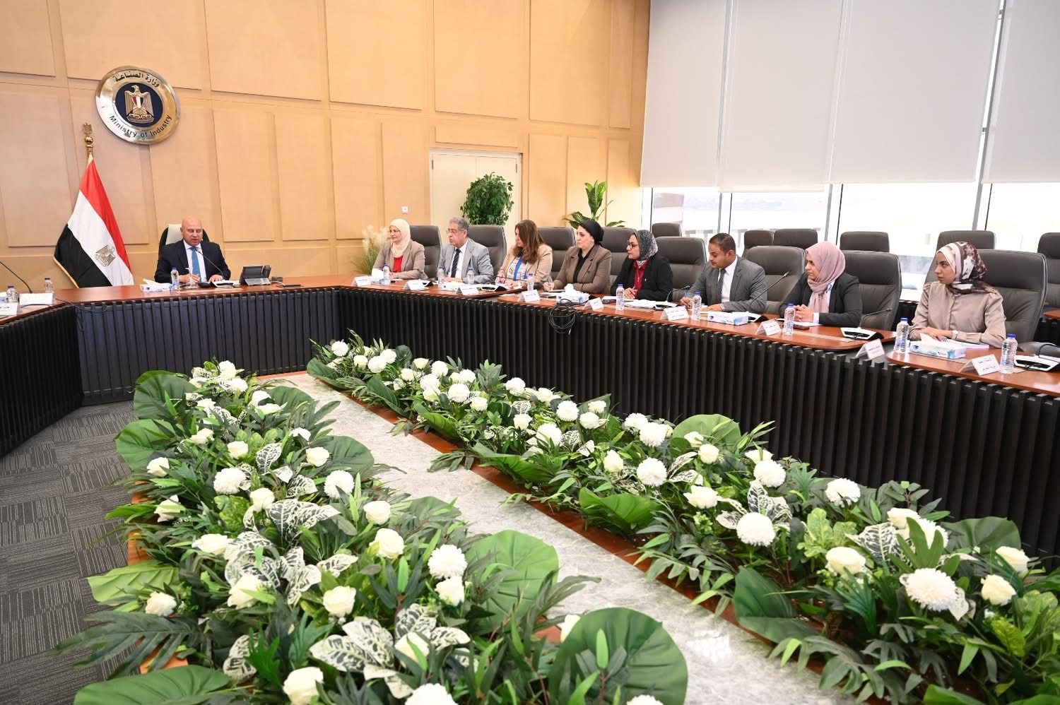 اجتماع موسّع بين الحكومة والمصنّعين لتوطين صاج السيارات في مصر