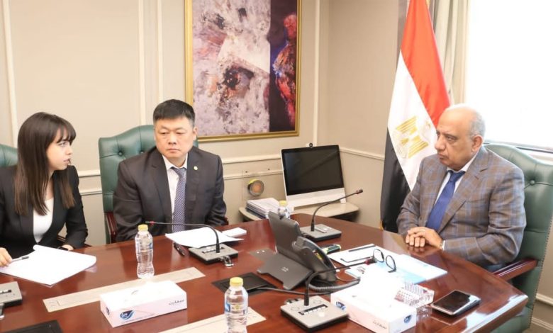 وزير الكهرباء يبحث مع “تشاينا إنيرجي” سبل التعاون لتوطين صناعة الطاقة المتجددة في مصر وزير الكهرباء يبحث مع “تشاينا إنيرجي” سبل التعاون لتوطين صناعة الطاقة المتجددة في مصر