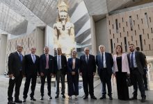 رئيس وزراء لبنان يزور المتحف المصري الكبير ويشيد بالعرض المتحفي الفريد