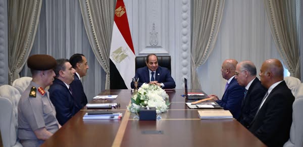 السيسي يوجه بالالتزام بالجداول الزمنية لمشروعات القطارات السريعة لدفع عجلة التنمية العمرانية السيسي يوجه بالالتزام بالجداول الزمنية لمشروعات القطارات السريعة لدفع عجلة التنمية العمرانية