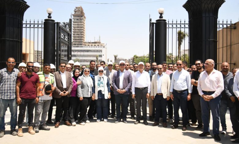 حديقة الأزبكية تعود للحياة.. وزير الإسكان ومحافظ القاهرة يتفقدان المشروع التراثي في قلب العاصمة حديقة الأزبكية تعود للحياة.. وزير الإسكان ومحافظ القاهرة يتفقدان المشروع التراثي في قلب العاصمة