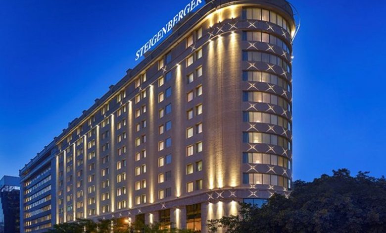 طلعت مصطفى توقع اتفاقية مع ماندارين أورينتال لإدارة فندقي  “وينتر بالاس” و”أولد كتراكت”