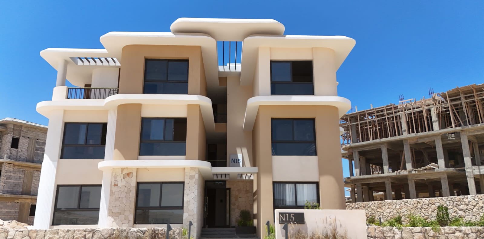 «مباني إدريس» تجذب عملاء الساحل الشمالي بنسب التنفيذ المرتفعة وجودة تشطيبات «Koun» وتبدأ التسليم 2026