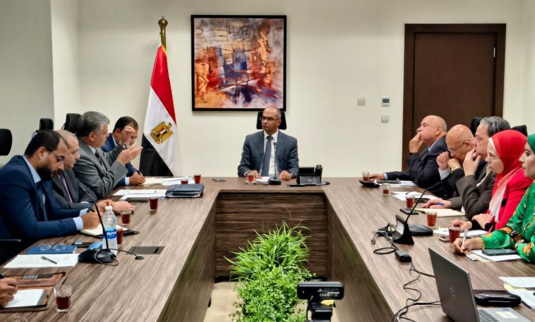 نائب وزير الإسكان يبحث تعزيز الاستفادة من محطة تحلية مياه البحر بالعين السخنة نائب وزير الإسكان يبحث تعزيز الاستفادة من محطة تحلية مياه البحر بالعين السخنة