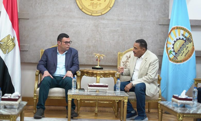 وزير الإسكان يصل مطروح لمتابعة الموقف التنفيذي لعدد من المشروعات وزير الإسكان يصل مطروح لمتابعة الموقف التنفيذي لعدد من المشروعات
