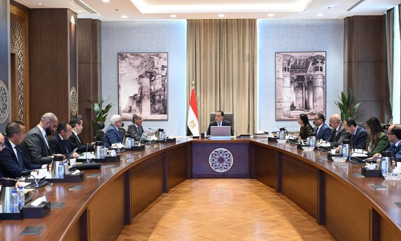 الحكومة تكثف الإجراءات لتنفيذ منظومة «مرور بلا أوراق» للمواطنين الحكومة تكثف الإجراءات لتنفيذ منظومة «مرور بلا أوراق» للمواطنين
