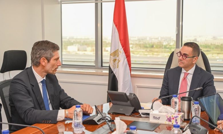 وزير الاستثمار يبحث تعزيز الاقتصاد الأخضر مع شركة “أنتي بليوشن إيجيبت” لإدارة المخلفات البحرية
