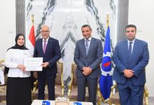تشمل 31 عقدًا لذوي الهمم.. وزير العمل ومحافظ السويس يٌسلمان 81 عقد عمل للشباب