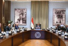 رئيس الوزراء يترأس اجتماع اللجنة العليا للحج.. ويوجه بالتنسيق مع السعودية لتطبيق الضوابط