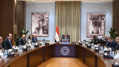 رئيس الوزراء يترأس اجتماع اللجنة العليا للحج.. ويوجه بالتنسيق مع السعودية لتطبيق الضوابط
