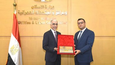 وزير الإسكان يستقبل نظيره البحريني لبحث أوجه التعاون في التنمية العمرانية والبنية التحتية