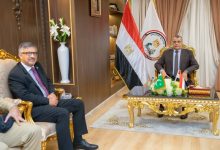 وزير الإنتاج الحربي يبحث مع السفير الباكستاني التعاون في مجال التصنيع العسكري والمدني