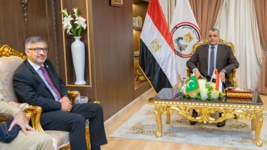 وزير الإنتاج الحربي يبحث مع السفير الباكستاني التعاون في مجال التصنيع العسكري والمدني