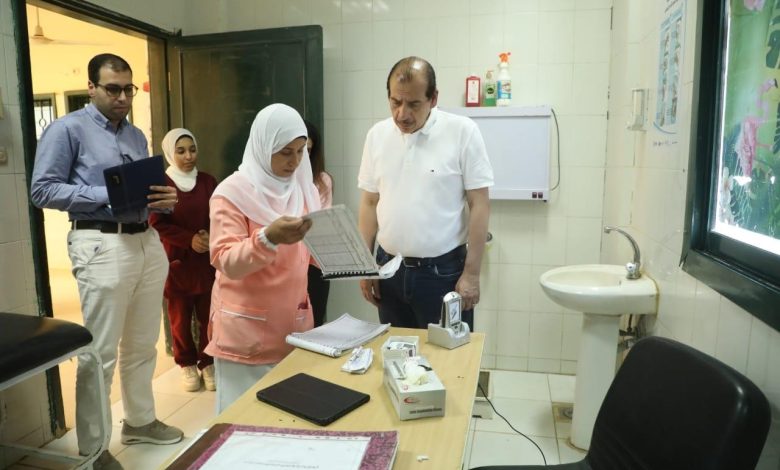نائب وزير الصحة يتفقد وحدتي صحة ”55” و”الأسرة” بالمنيرة نائب وزير الصحة يتفقد وحدتي صحة ”55” و”الأسرة” بالمنيرة