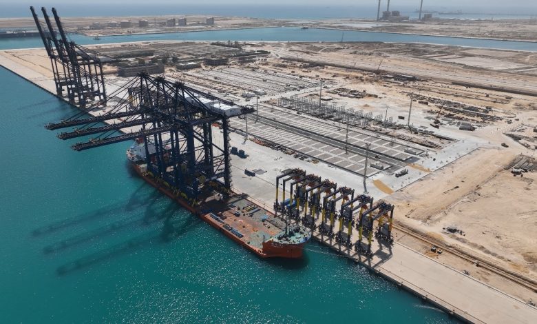 ميناء السخنة يستقبل السفينة ZHEN HUA 23 العملاقة التابعة لشركة ZPMC الصينية لنقل الأوناش الثقيلة ميناء السخنة يستقبل السفينة ZHEN HUA 23 العملاقة التابعة لشركة ZPMC الصينية لنقل الأوناش الثقيلة