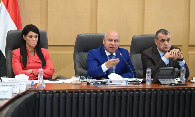 كامل الوزير يوجه بإعداد دراسة لوضع آليات لحماية الأتوبيسات المصنعة محلياً