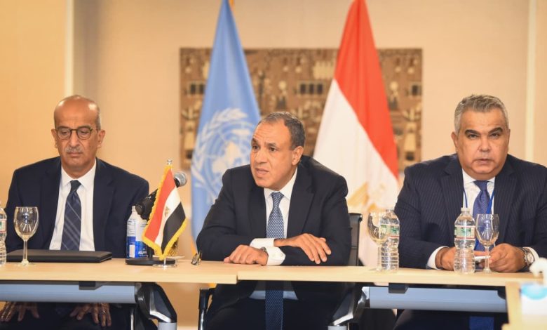وزير الخارجية يلتقي مع المصريين العاملين في الأمم المتحدة بنيويورك وزير الخارجية يلتقي مع المصريين العاملين في الأمم المتحدة بنيويورك