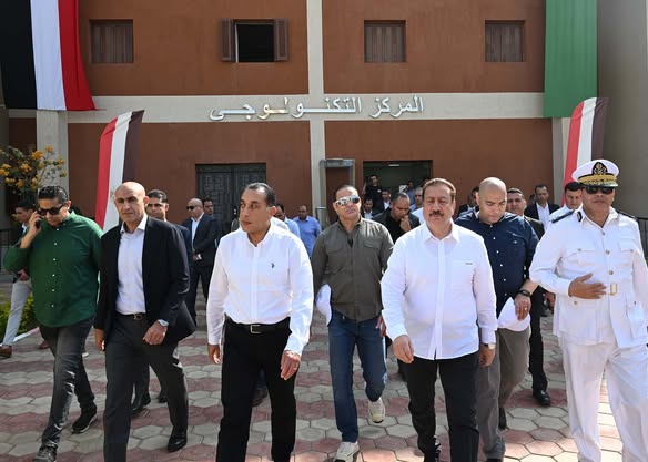 رئيس الوزراء يتفقد مجمع خدمات المواطنين “المركز التكنولوجي” بقرية شمّا ضمن مشروعات مبادرة “حياة كريمة”
