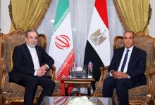 وزير الخارجية يستقبل نظيره الإيراني لبحث تعزيز العلاقات الثنائية