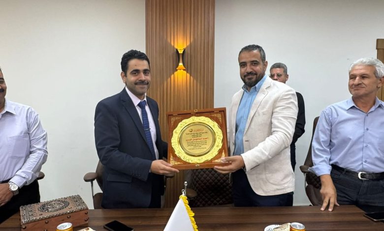 في أول أيام عمله.. رئيس جهاز العبور الجديدة يكرّم سلفه ويضع ملف تقنين الأراضي على رأس الأولويات: العمل بروح الفريق أساس المرحلة المقبلة