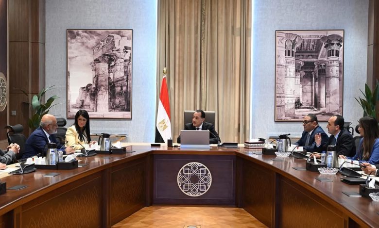 رئيس الوزراء يلتقي المدير التنفيذي لمصر في مجموعة البنك الدولي لبحث آفاق التعاون المشترك