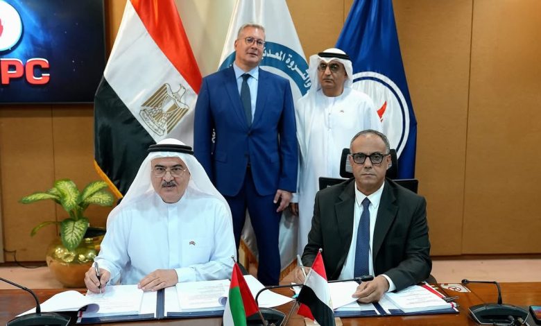 مصر توقع 3 اتفاقيات جديدة للبحث عن البترول والغاز باستثمارات 121 مليون دولار مصر توقع 3 اتفاقيات جديدة للبحث عن البترول والغاز باستثمارات 121 مليون دولار