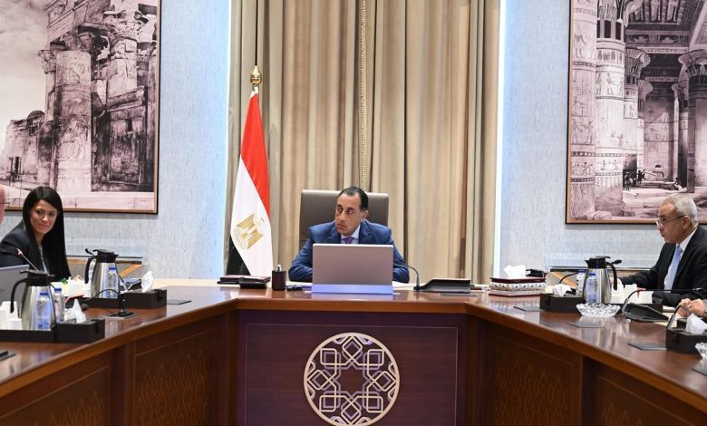 اجتماع وزاري يناقش تطورات ملف التشابكات المالية مع بنك الاستثمار القومي اجتماع وزاري يناقش تطورات ملف التشابكات المالية مع بنك الاستثمار القومي