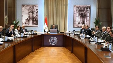 رئيس الوزراء يتابع تنفيذ الاشتراطات والمعايير الخاصة بالإعلانات على الطرق العامة والمحاور